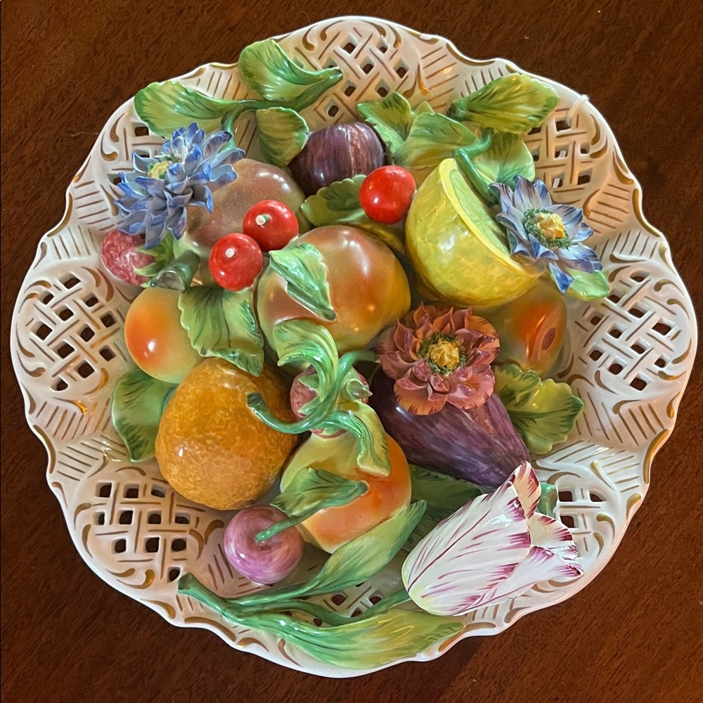 Mottahedeh Ceramic Decorative Fruit Bowl/Plate.